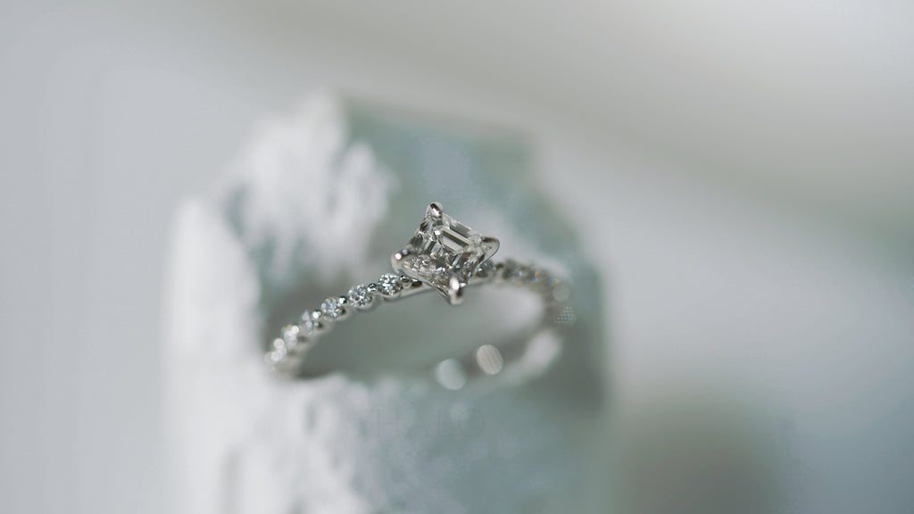 V形戒托Asscher Cut半圈戒指