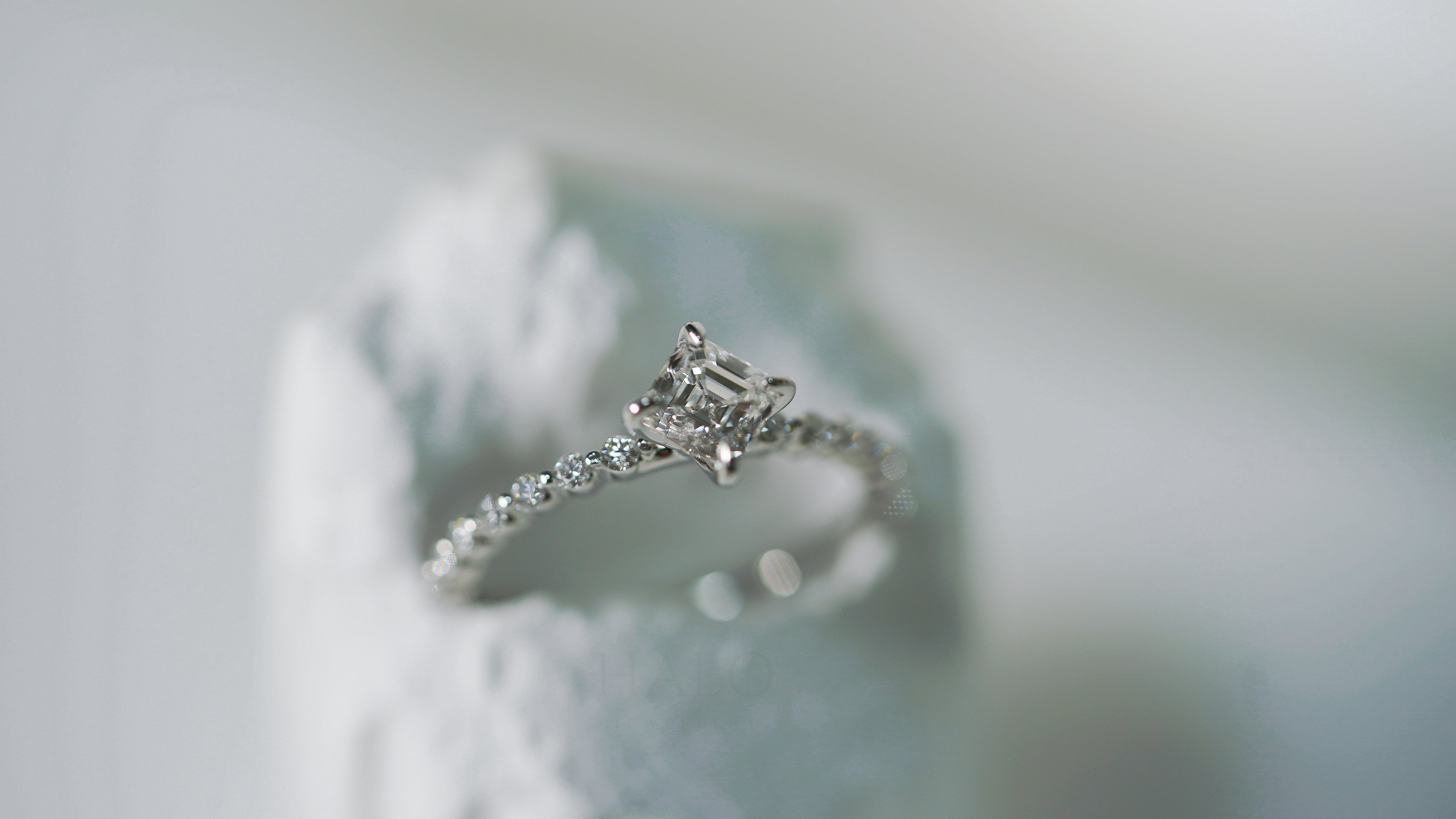 V形戒托Asscher Cut半圈戒指