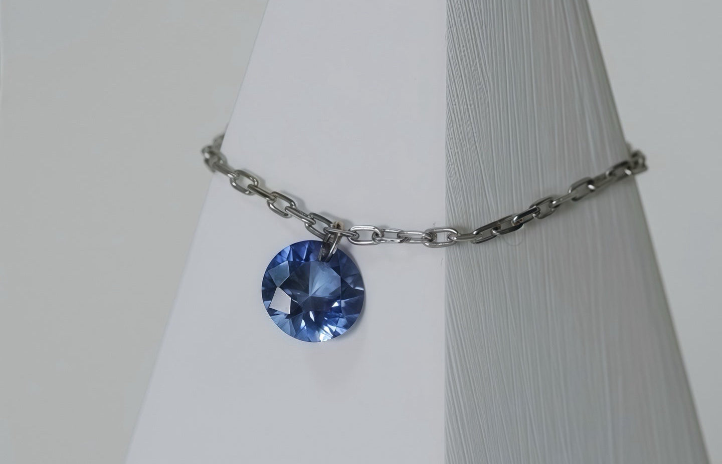 懸浮彩色藍寶石鏈戒