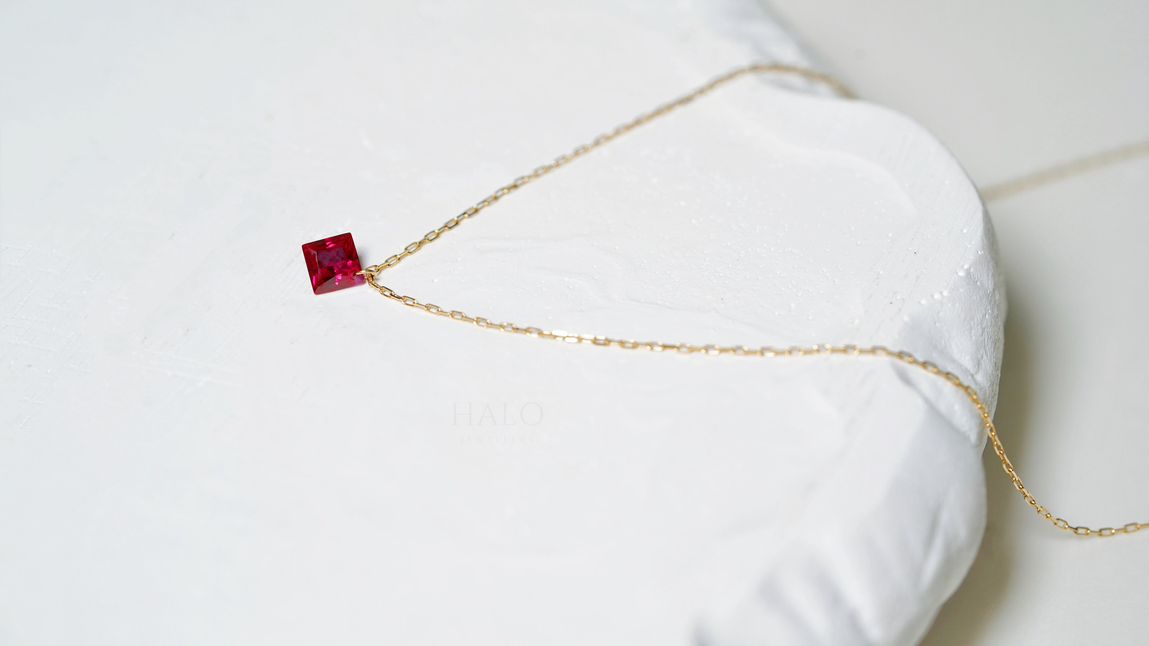 懸浮紅寶石頸鏈