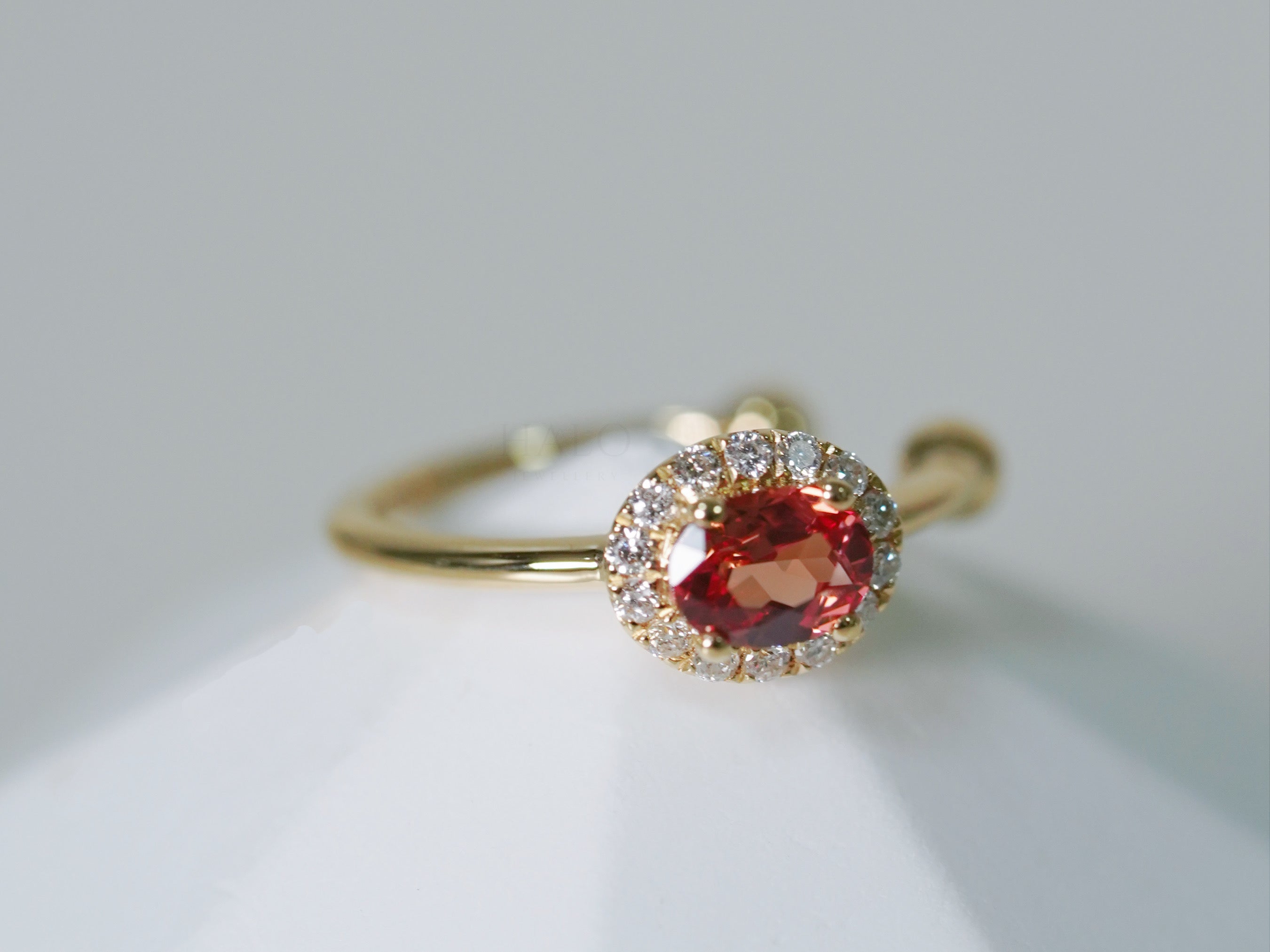 彩色藍寶石圍鑽耳骨夾