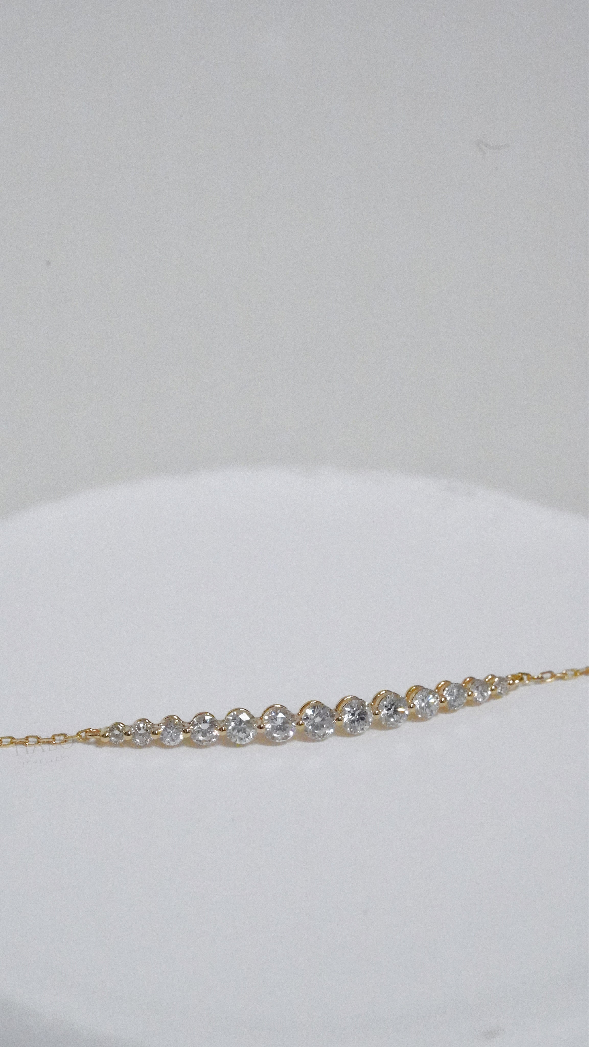 • 兩爪漸變鑽石手鏈 •