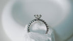 V形戒托Asscher Cut半圈戒指
