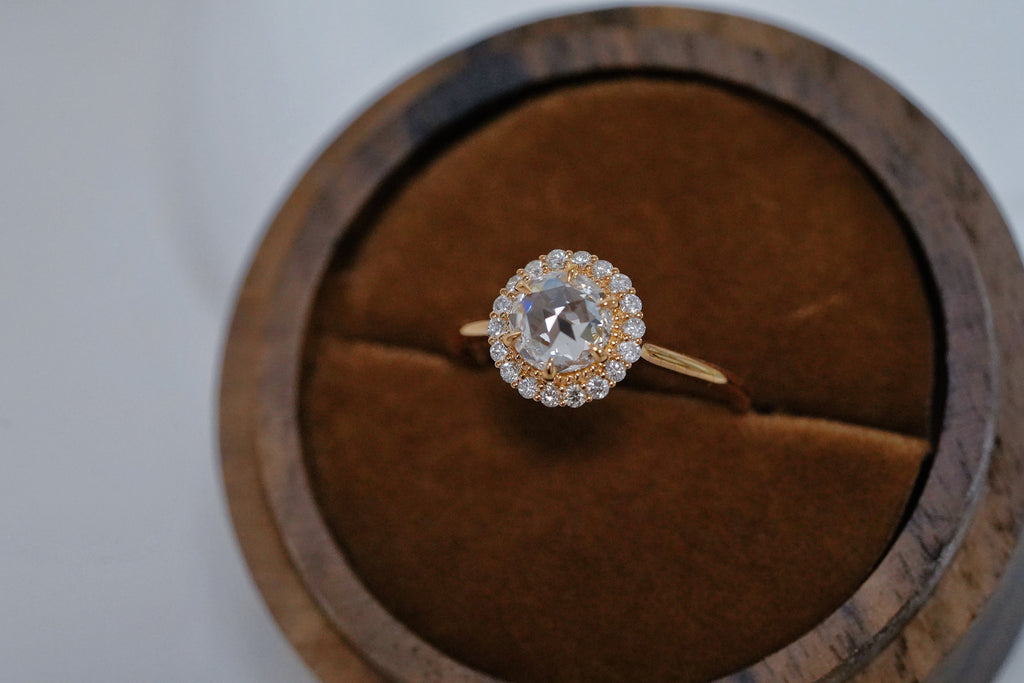 圍鑽玫瑰式切割鑽石戒指