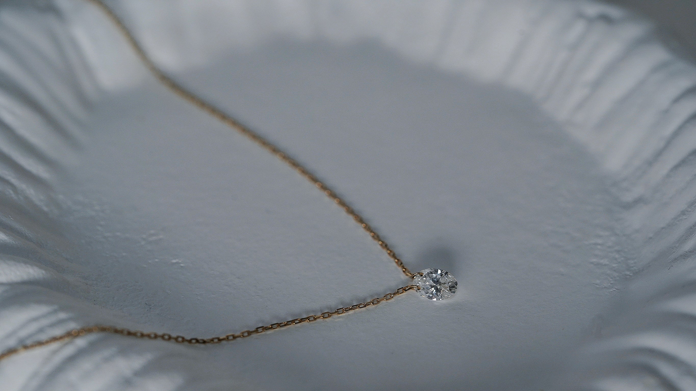 •單粒懸浮鑽石頸鏈•