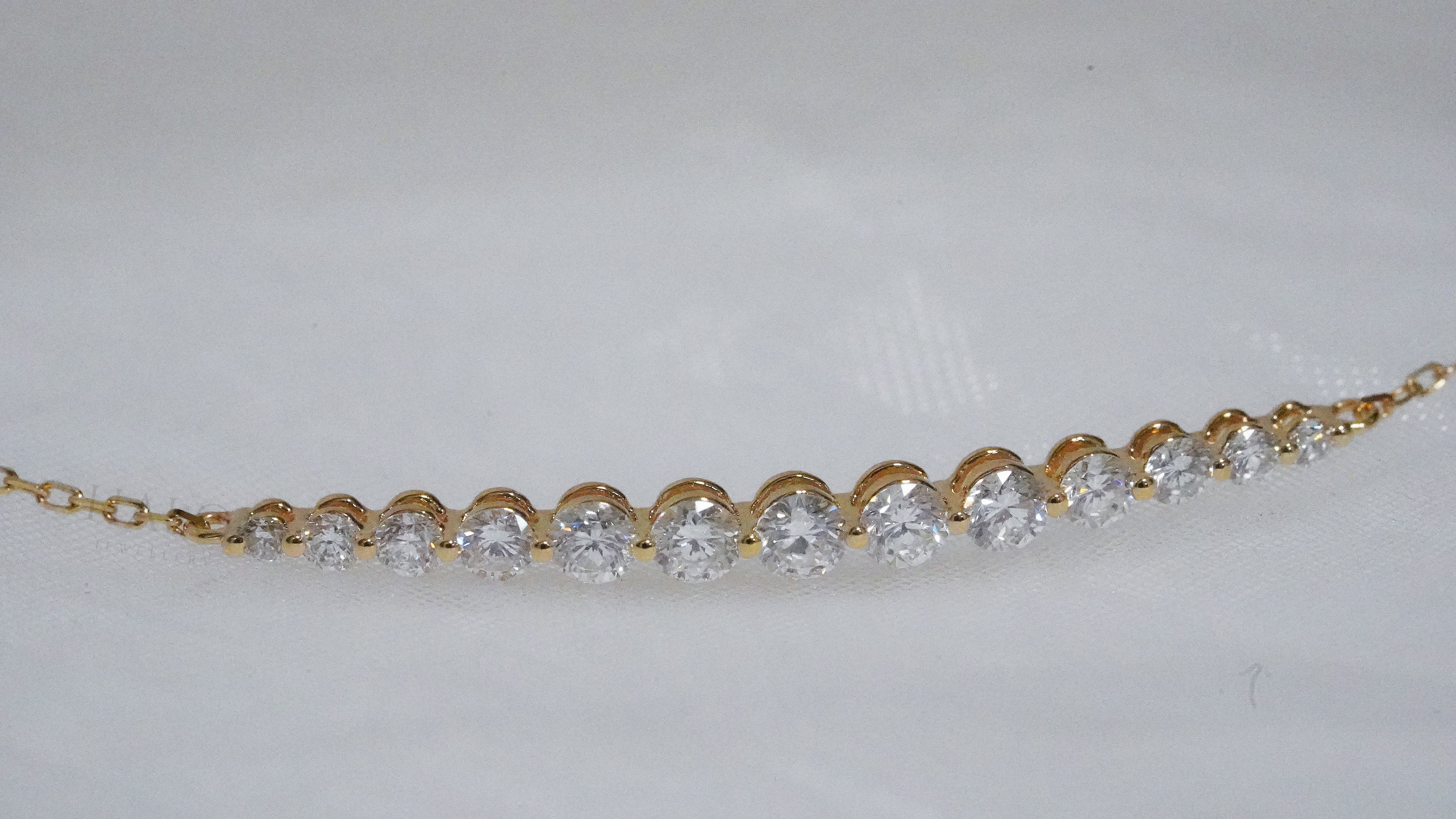 • 兩爪漸變鑽石手鏈 •